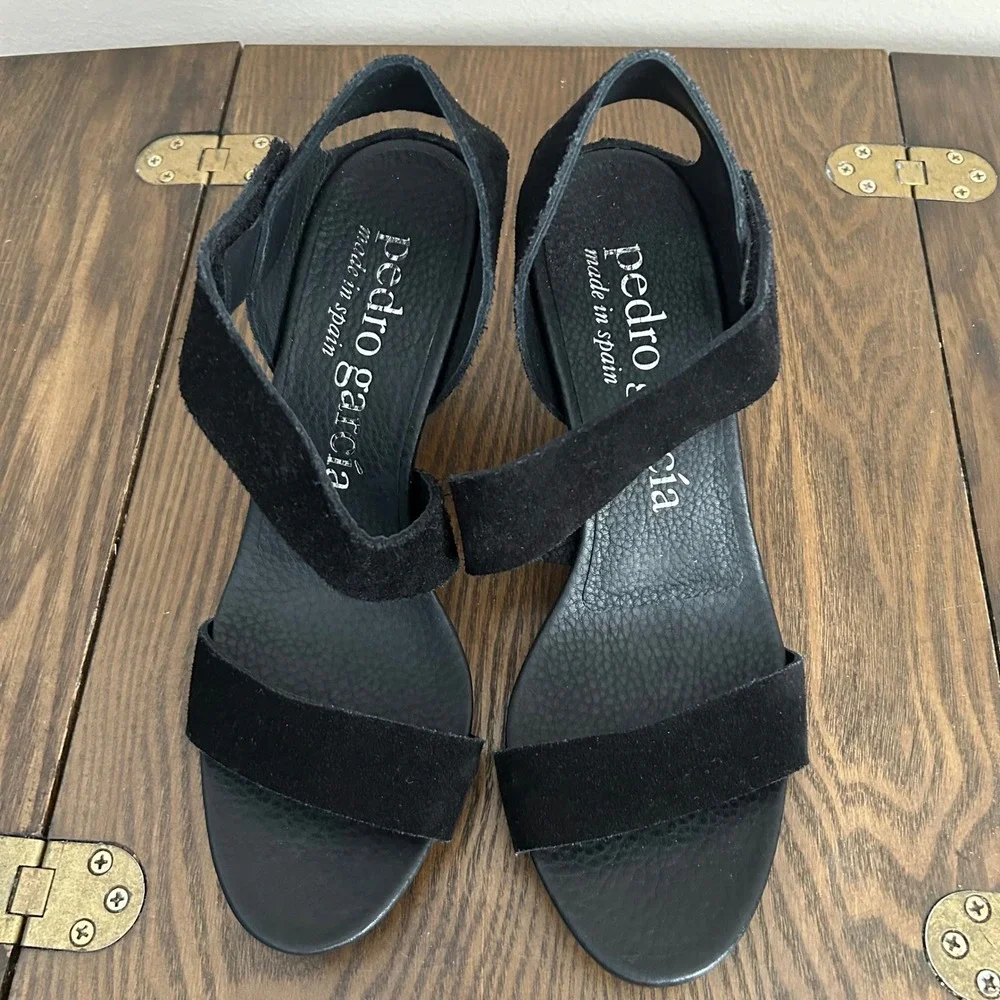 Pedro Garcia Black Suede Kitten Heel Sandals West Size 39/9 Womens